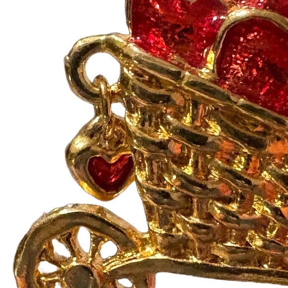 Avon Brooch Gold Red Garden Of Love Wheelbarrow Hearts Vintage Enamel - Picture 2 of 3